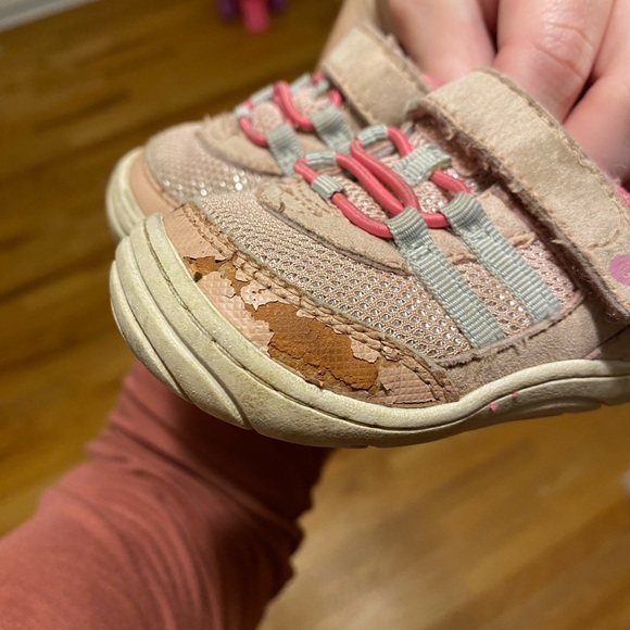 Strode Rite Sneakers - Picture 3 of 5